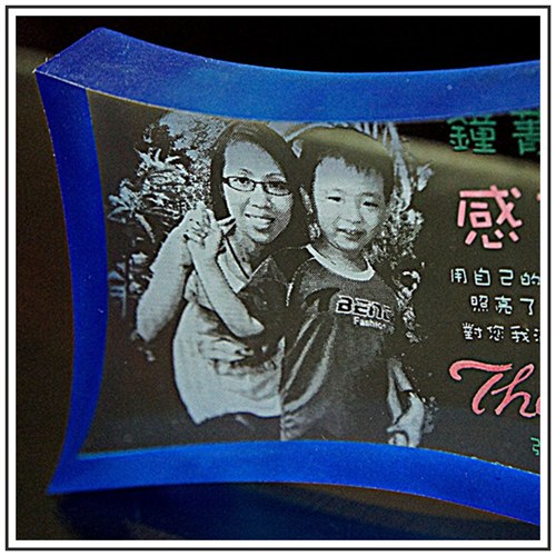 文鎮造型 彩邊壓克力影像雕刻1